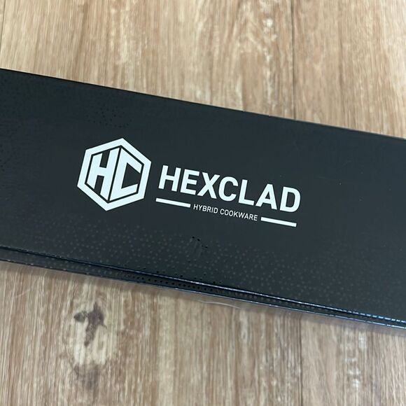 Hexclad • HexMill Pepper Grinder - Picture 8 of 10